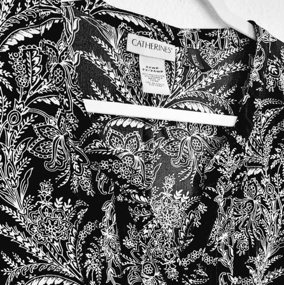 Catherines Women's Button Front Top Knotched Neck Short Seeves Sz 2X 22WP/24WP - Picture 2 of 8